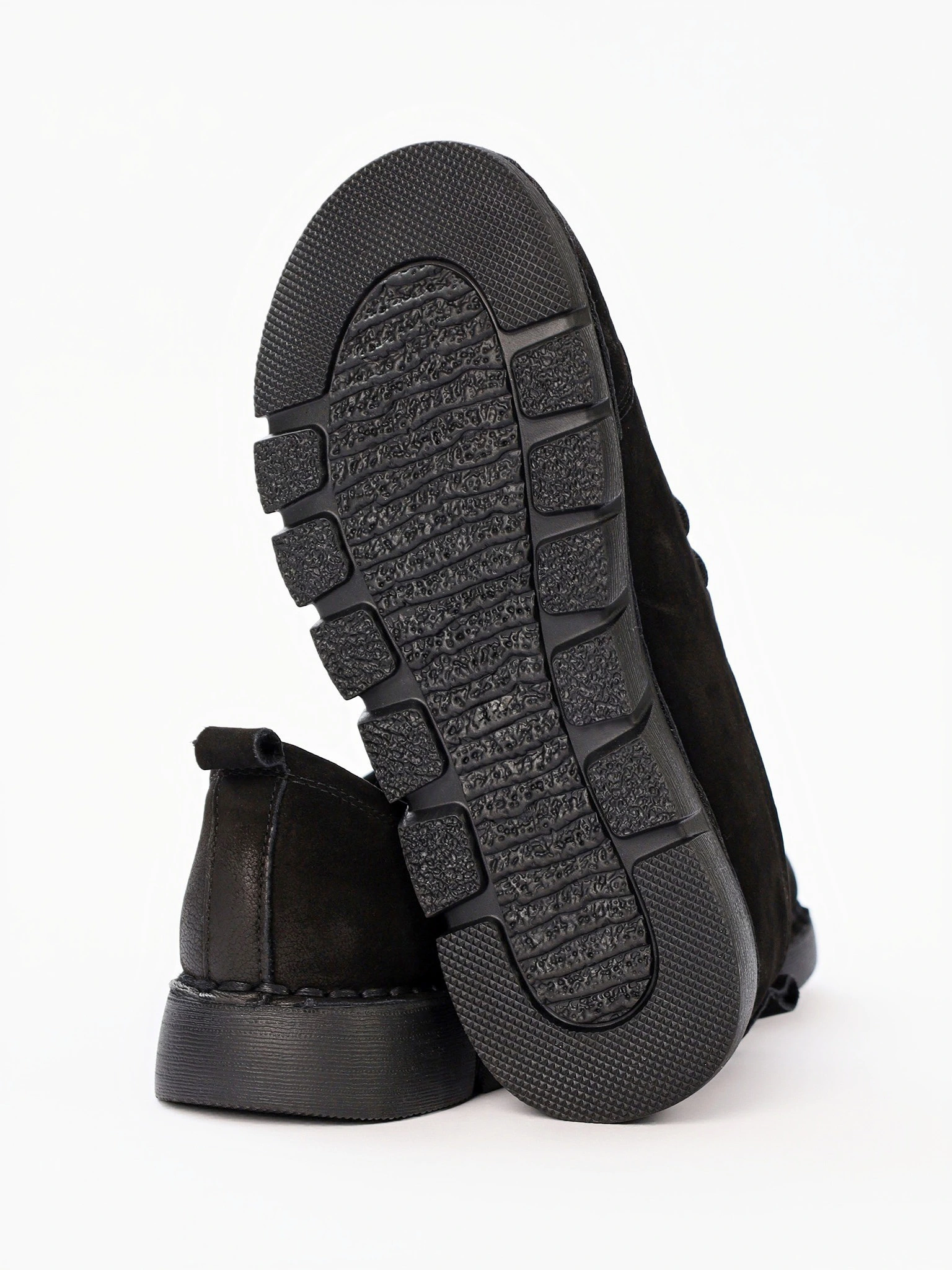 Туфли черного цвета из натурального нубука на шнуровке